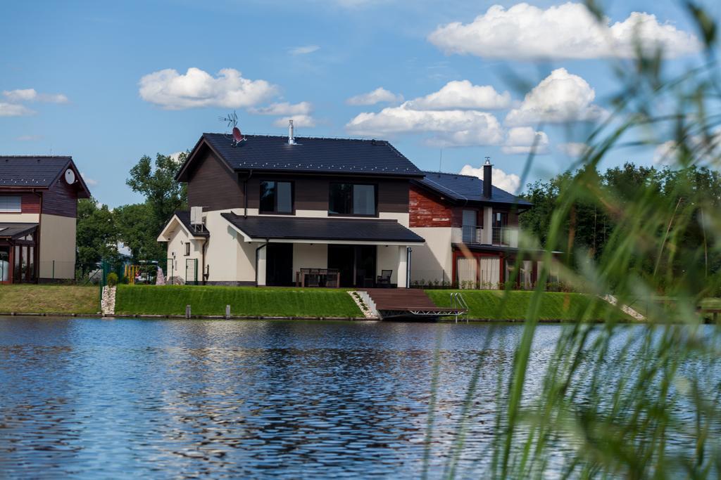 Golfbay Villa Senica Exterior photo